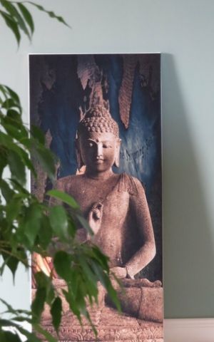 Buddhabild mit Pflanze, mint und grün